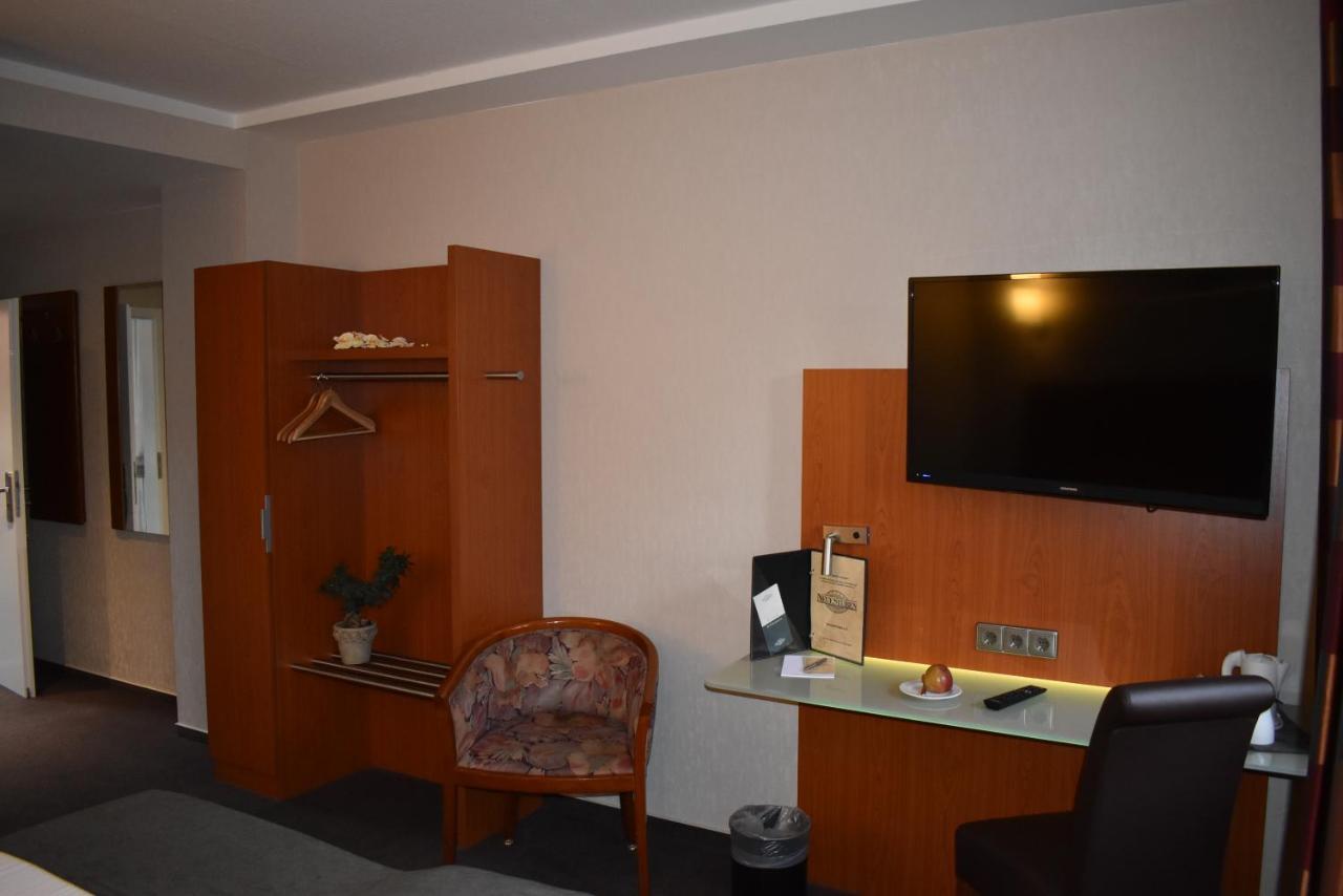 Hotel Neue Stuben Вольфсбург Экстерьер фото
