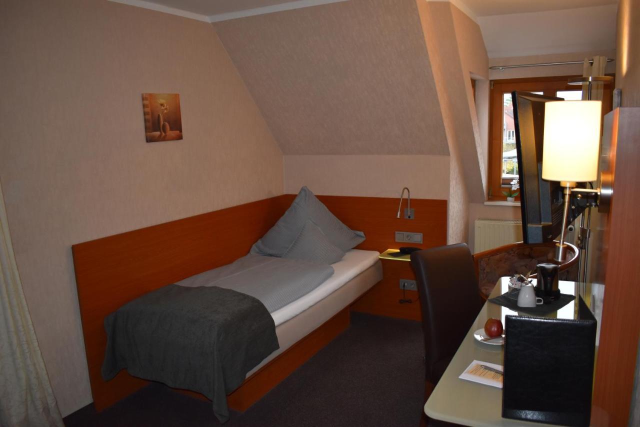 Hotel Neue Stuben Вольфсбург Экстерьер фото