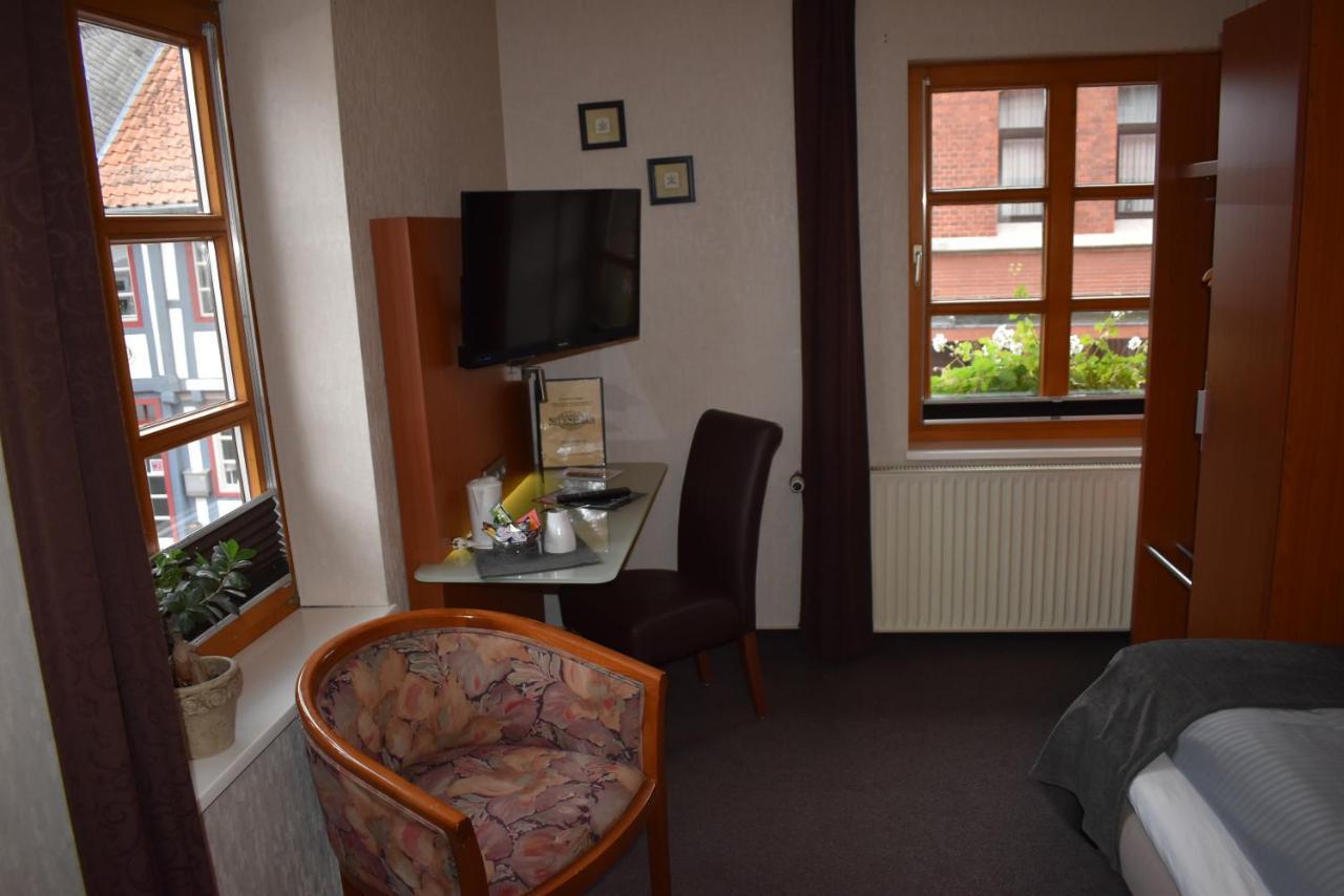 Hotel Neue Stuben Вольфсбург Экстерьер фото