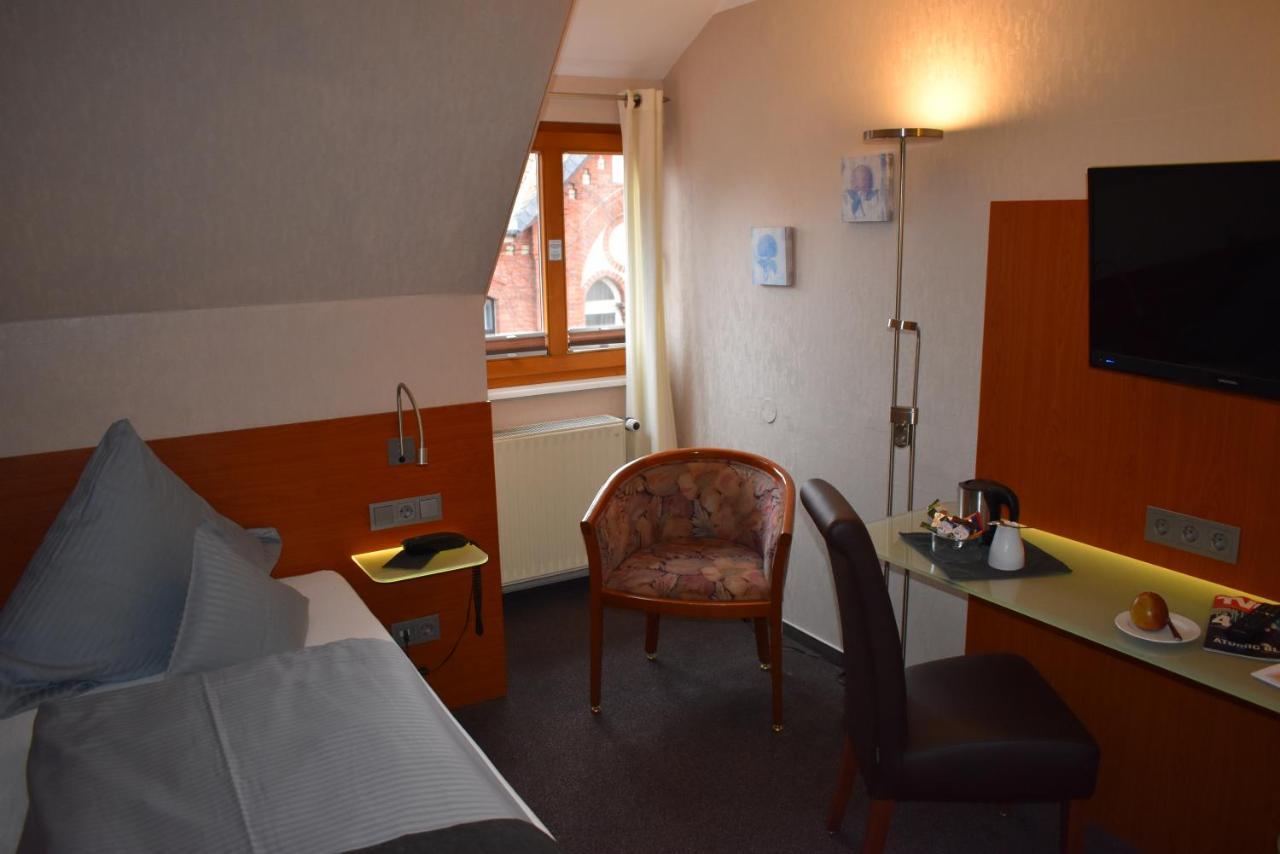 Hotel Neue Stuben Вольфсбург Экстерьер фото