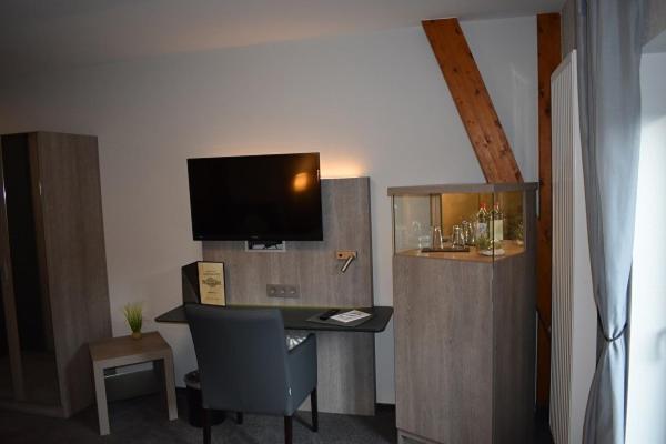 Hotel Neue Stuben Вольфсбург Экстерьер фото